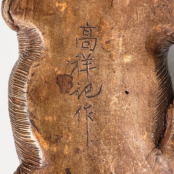 Figuriner, ett par, lergods. Qingdynastin, signerade.