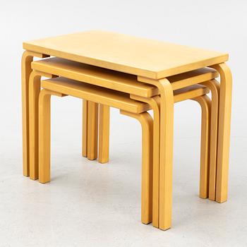 Alvar Aalto, a three-piece nesting table, modell 88, Artek, Finland, late 20th century.
