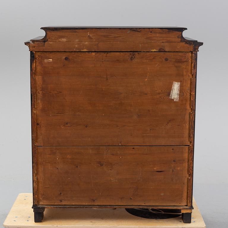 A painted chest of five drawers from around  1900.