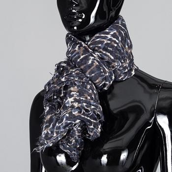 SCARF, Louis Vuitton.