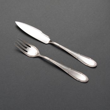 A set of WMF silverplated fish cutlery from the early 20th century of the Württembergische Metallwarenfabrik in Germany.