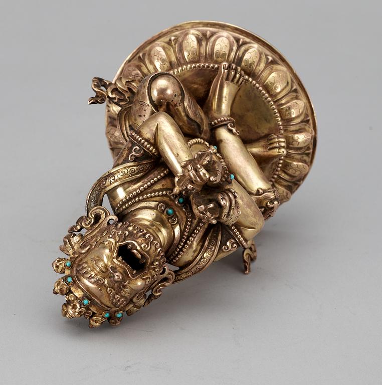 FIGURIN, förgylld brons. Buddhistisk gudom, Nepal/Tibet 1900-tal.