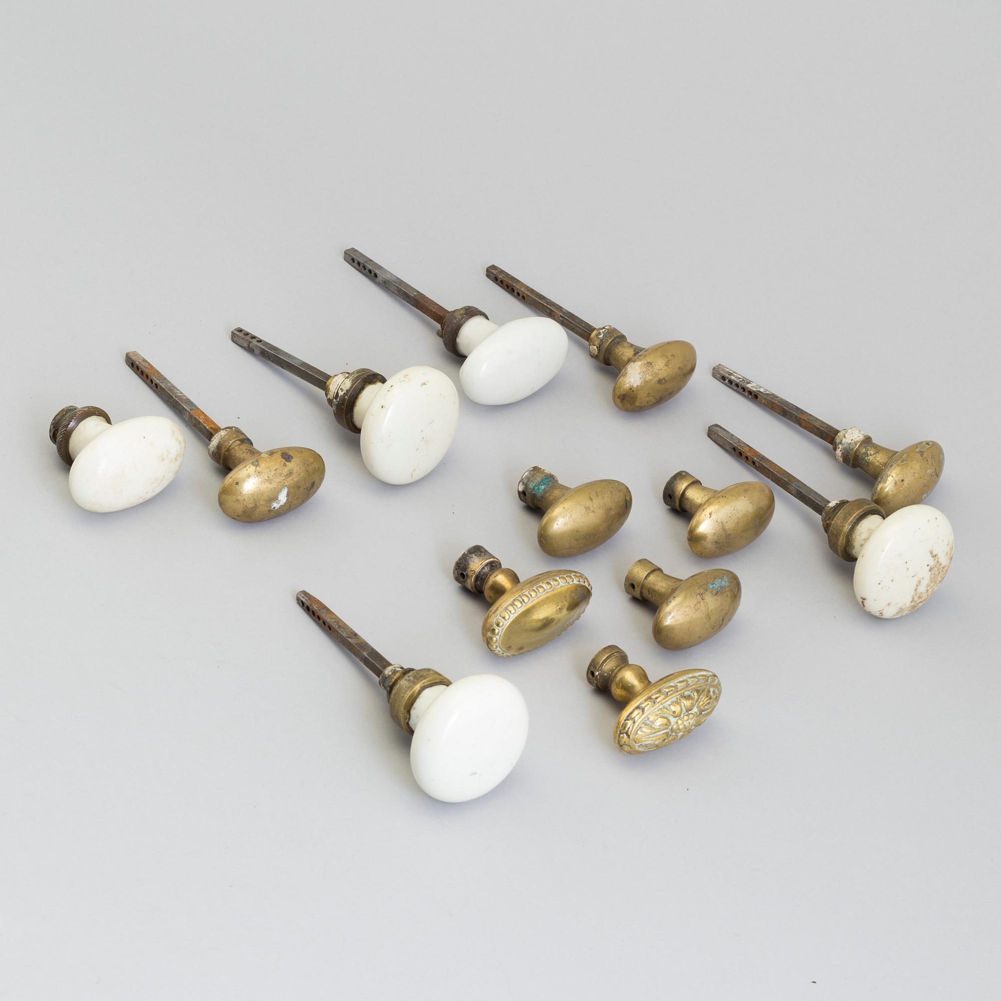 13 BRONZE AND PORCELAIN DOOR KNOBS, 19th century.