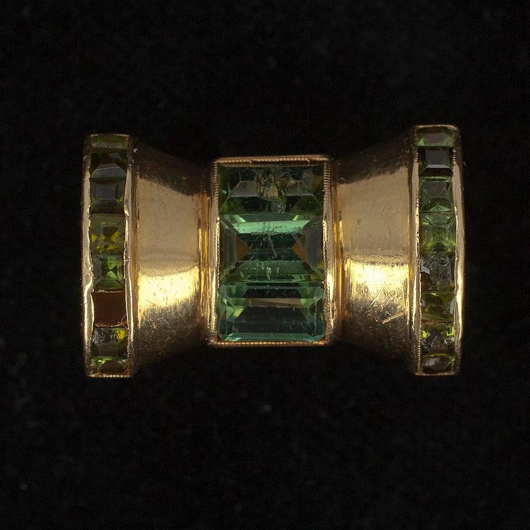 RING, guld och turmaliner, A. Tillander, Helsingfors, Finland 1948. Vikt ca 10,6 g.
