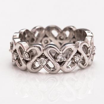 An 18K white gold ring with diamonds ca. 0.40 ct in total.