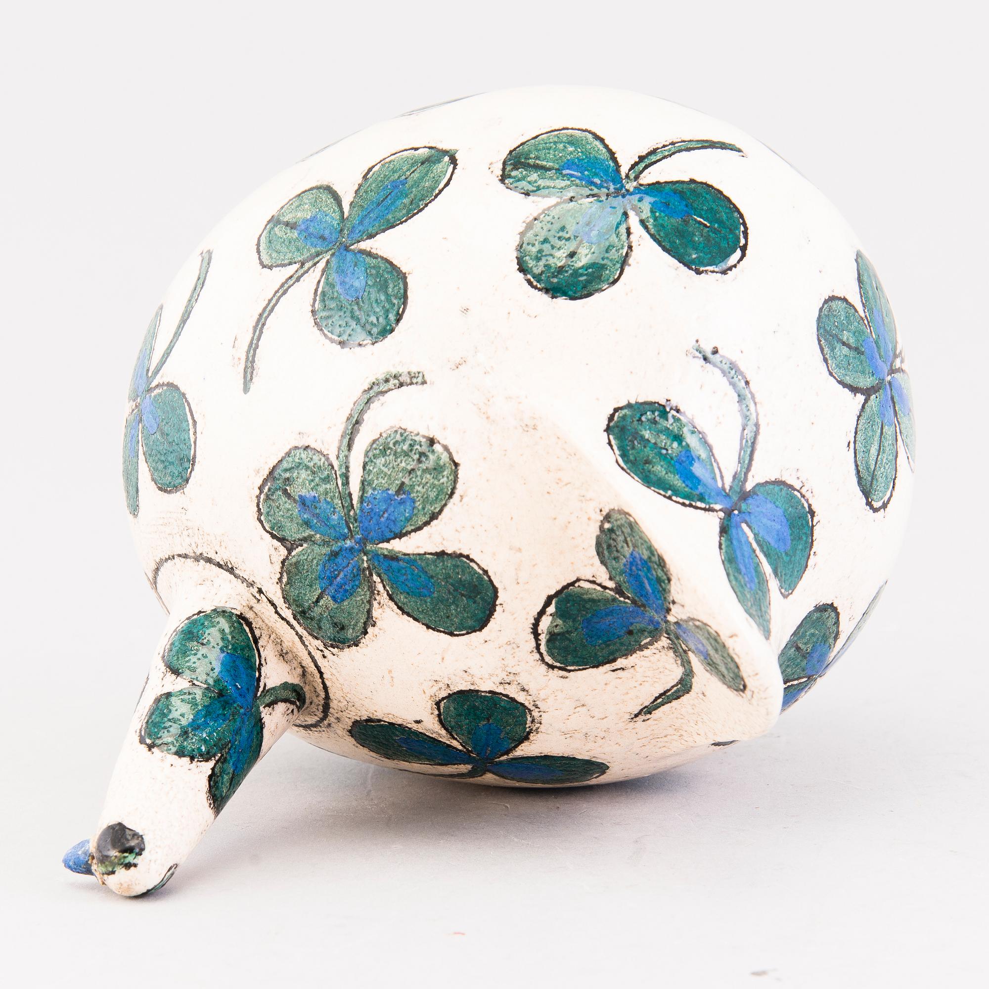 Birger Kaipiainen, A stoneware sculpture signed Kaipiainen.