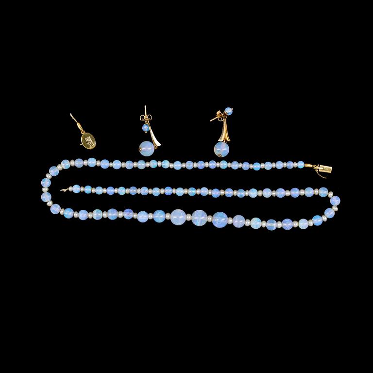 COLLIER samt ÖRHÄNGEN, vattenopaler och orientaliska pärlor med lås i 18k guld.