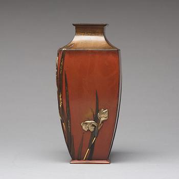 VAS, brons. Japan, Meiji (1868-1912), signerad.