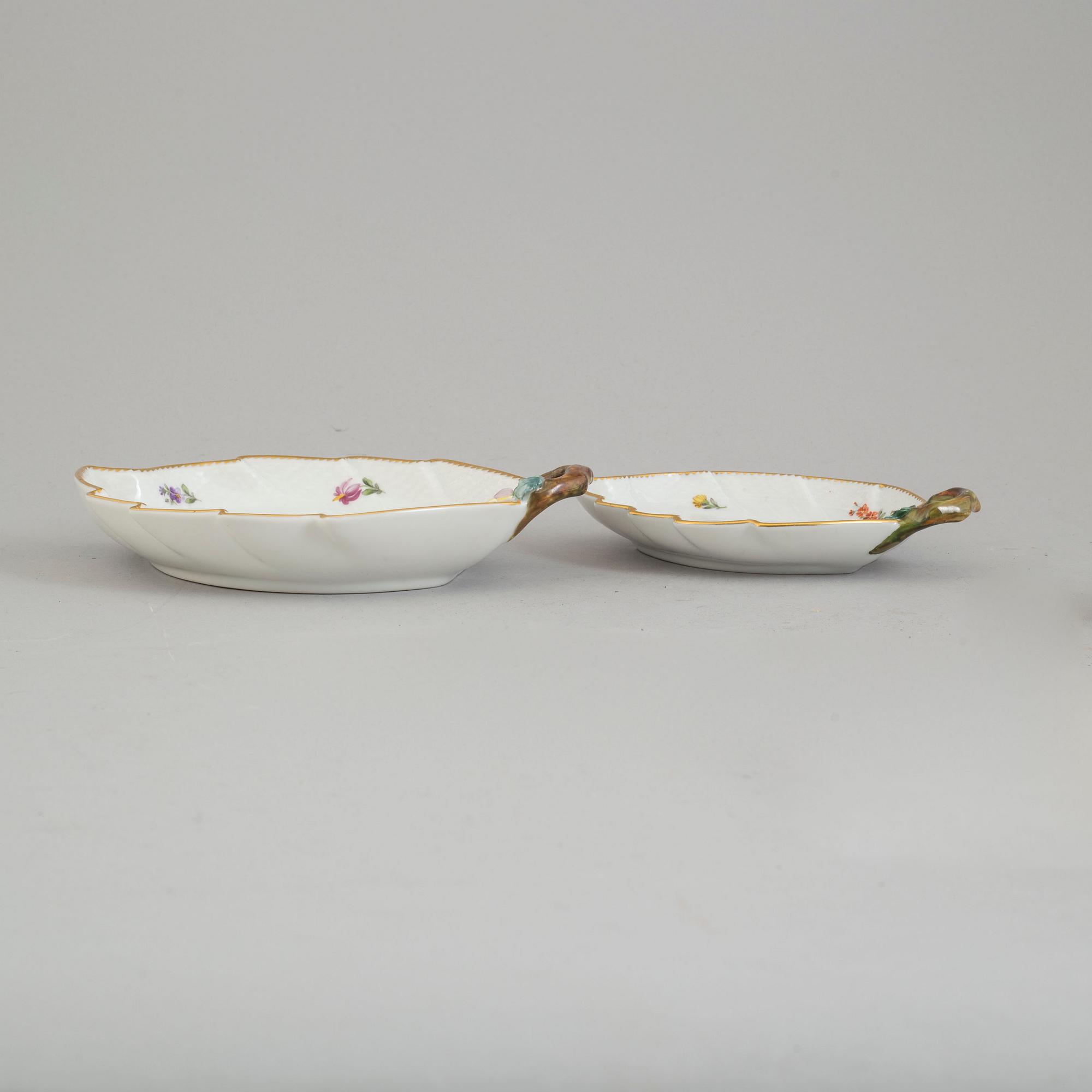 21-piece porcelain service, 'Sachsisk blomst', Royal Copenhagen, Denmark, secondhalf of the 20th century.