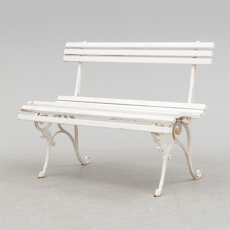 TRÄDGÅRDSBÄNK, gjutjärn och trä, 1900-tal.