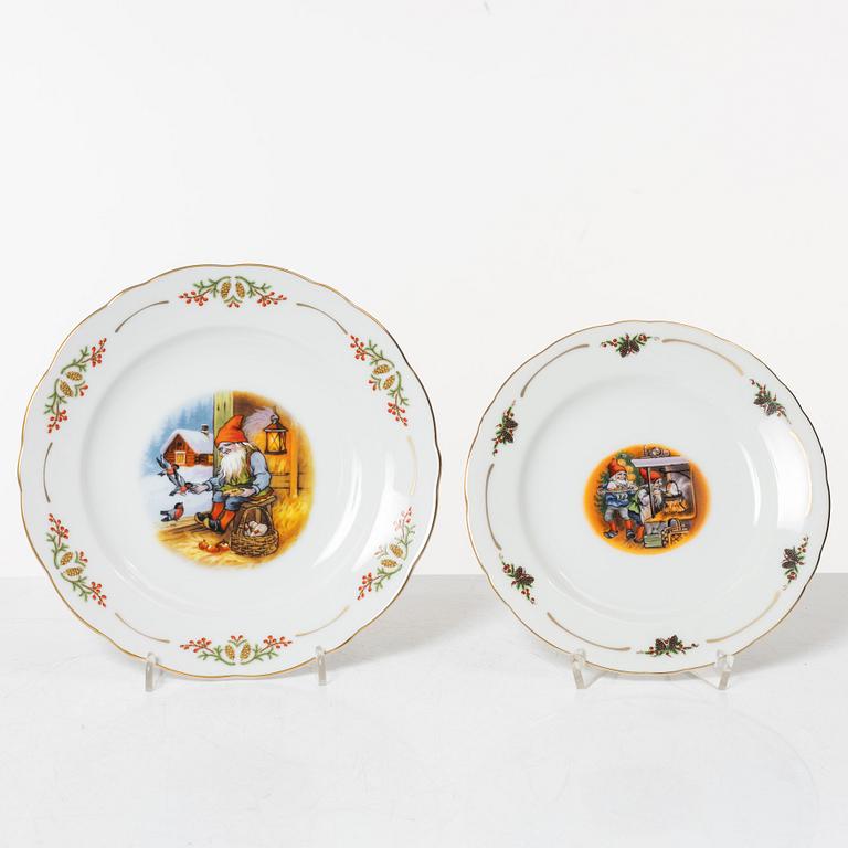 Christmas service, 77 pieces, Christineholm, second half of the 20th century.