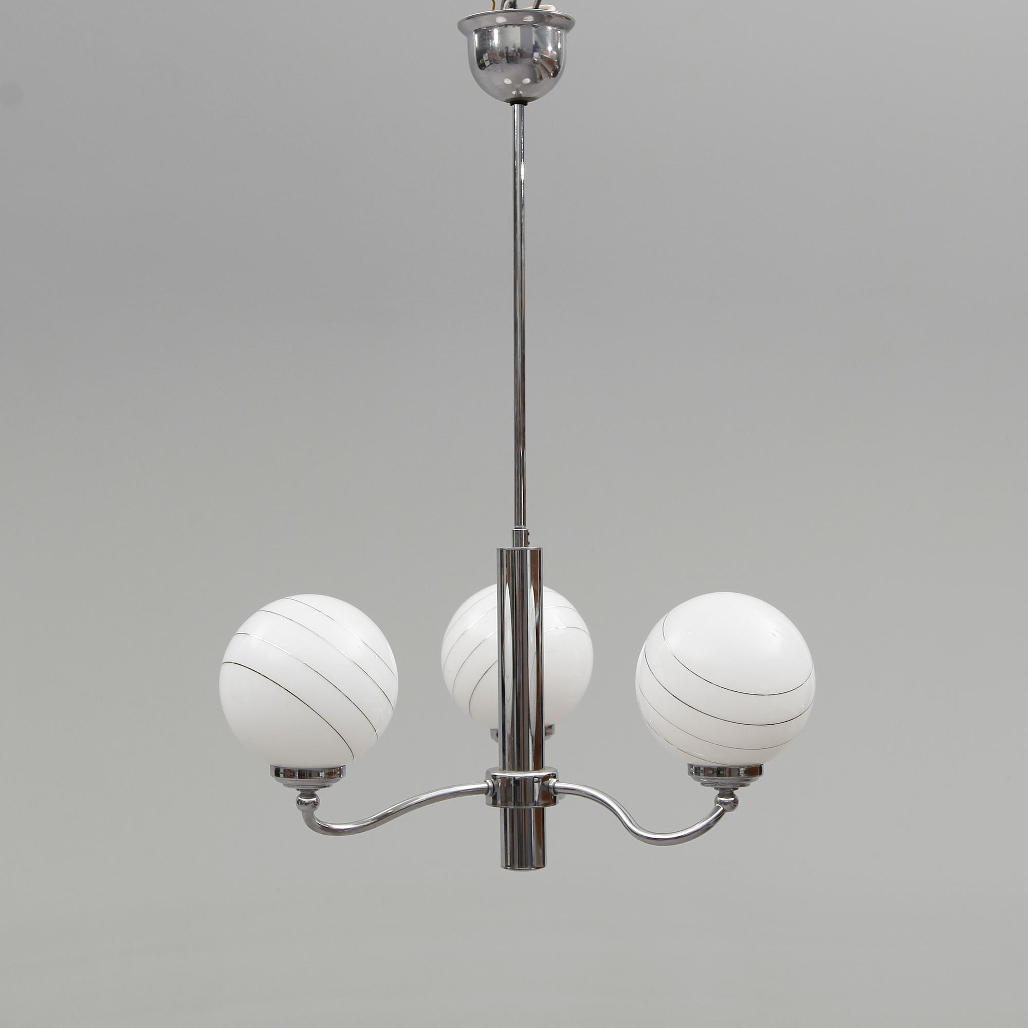 TAKLAMPA, 1900-talets andra hälft, höjd 69 cm.