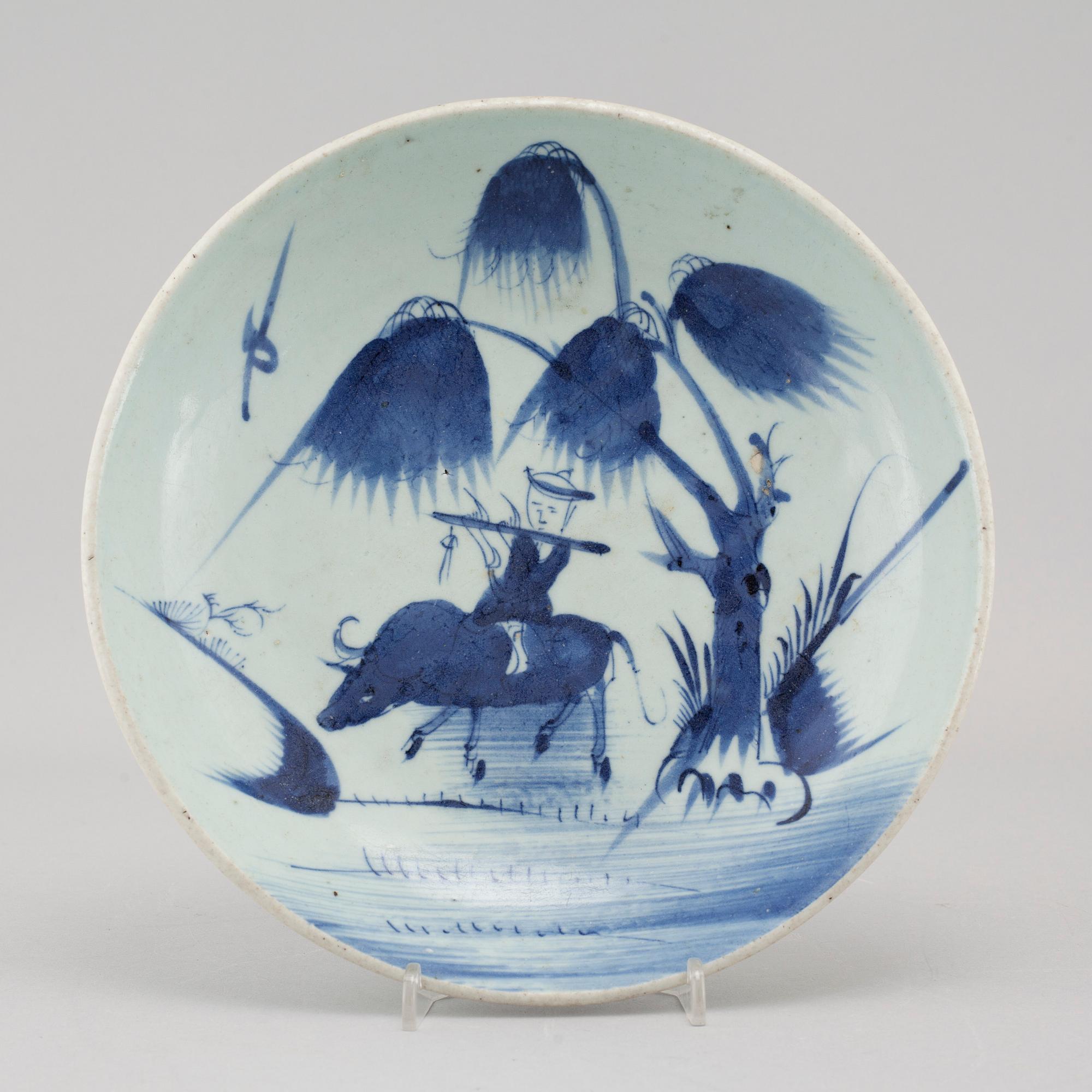 Three pieces of porcelain from China, 19th and 20th century.