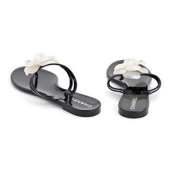 CHANEL, ett par sandaler. Storlek 38.
