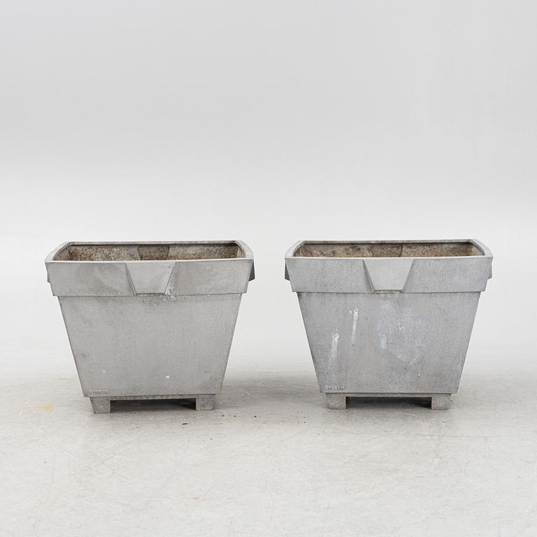 Björn Alge, a pair of 'Karl' plant pots, Byarums Bruk.
