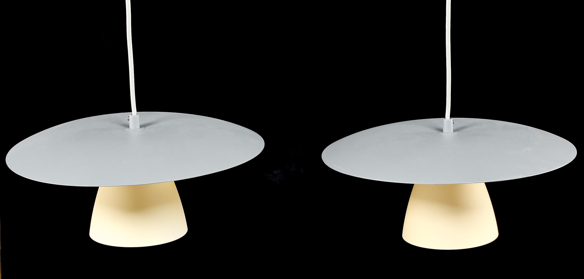 TAKLAMPOR, ett par, Luxo, 1900-talets andra hälft. Höjd ca 18 cm.