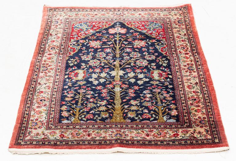 Carpet, Ghom, semi antique. 120 x 80 cm.