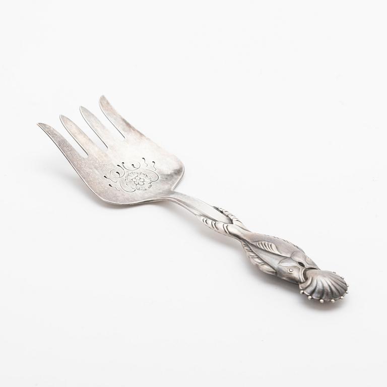 Georg Jensen, Serveringsgaffel för fisk, design no 55, sterling silver, Danmark, 1933-44.