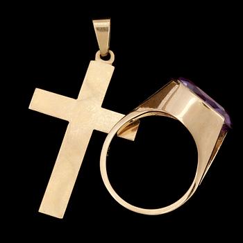 RING samt HÄNGE, 18k guld bla med lila spinell. Total vikt ca 7 gram.