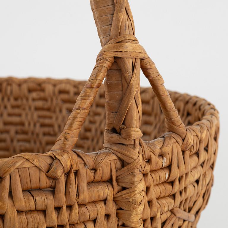 A root basket, 19/20th century.