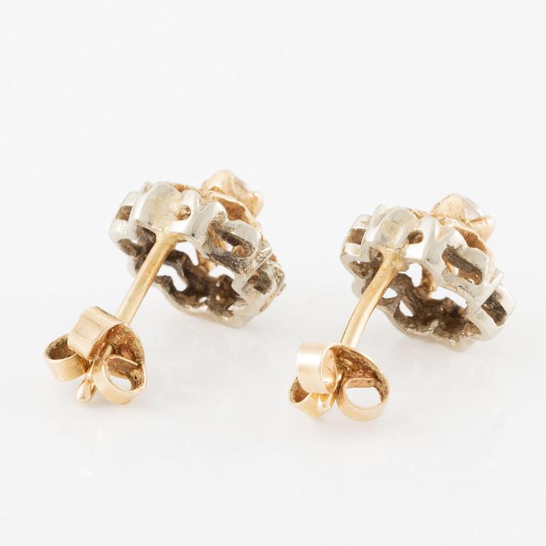 Earrings 18K gold with white stones.