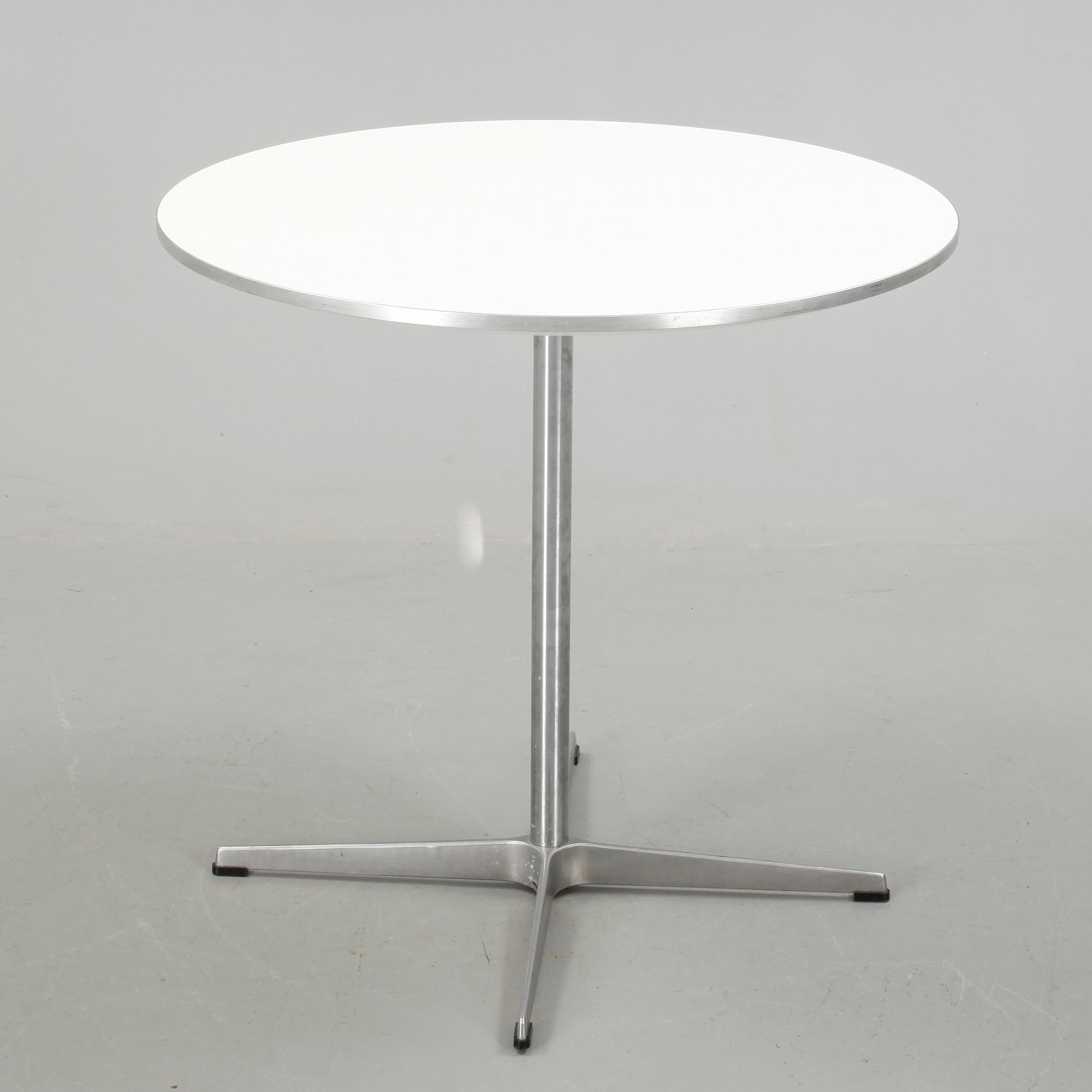 BORD, Arne Jacobsen, Fritz Hansen, 1900/2000-tal.