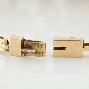 Necklace and bracelet in with floral motif set with cabochon-cut emeralds and rose-cut diamonds.