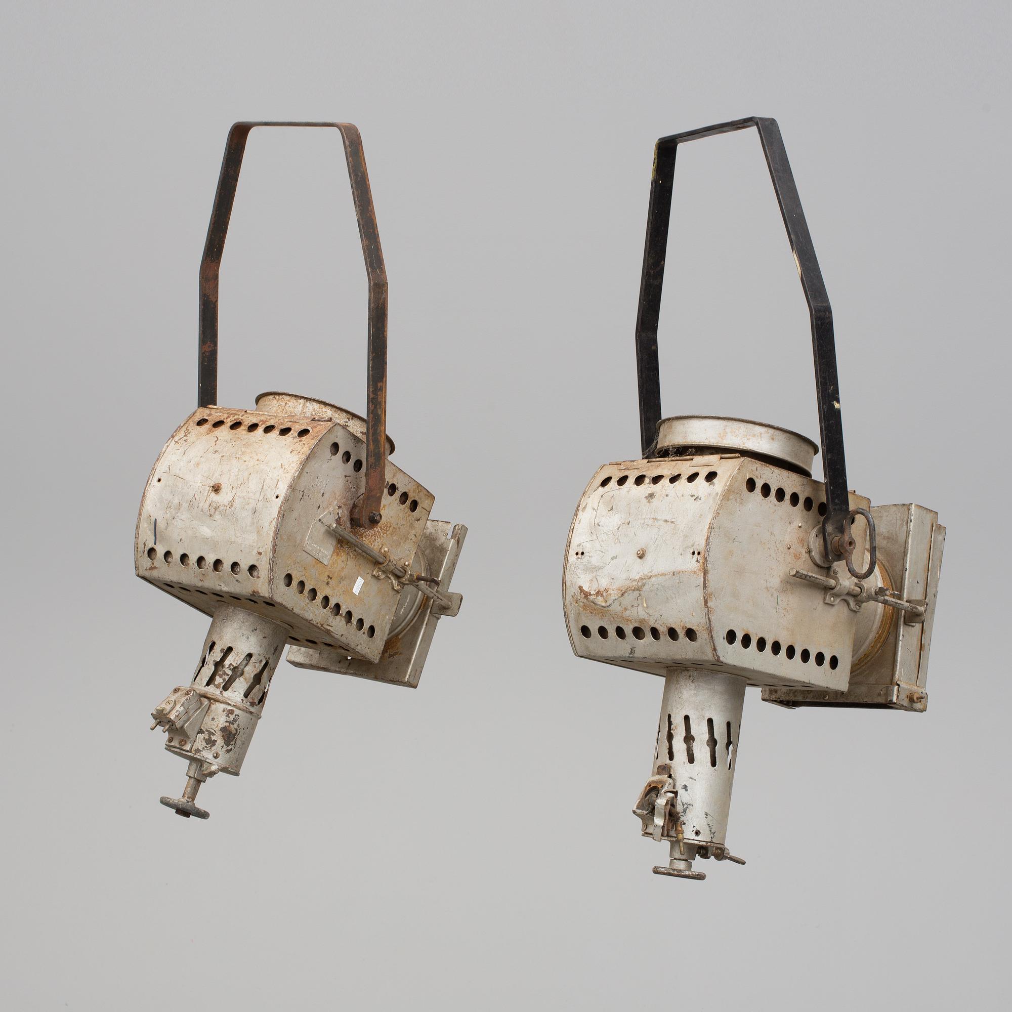 LAMPA/STRÅLKASTARE, 2 stycken, 1900-talets första hälft.