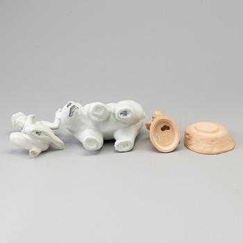 FIGURER, tre stycken, porslin samt keramik, Royal Copenhagen, Bing & Gröndahl samt Ibsen Enke, 1900-tal.