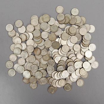 SAMLING SILVERMYNT, 2 kronor, Gustaf V, 1942-1950. Vikt ca 2860 gram.