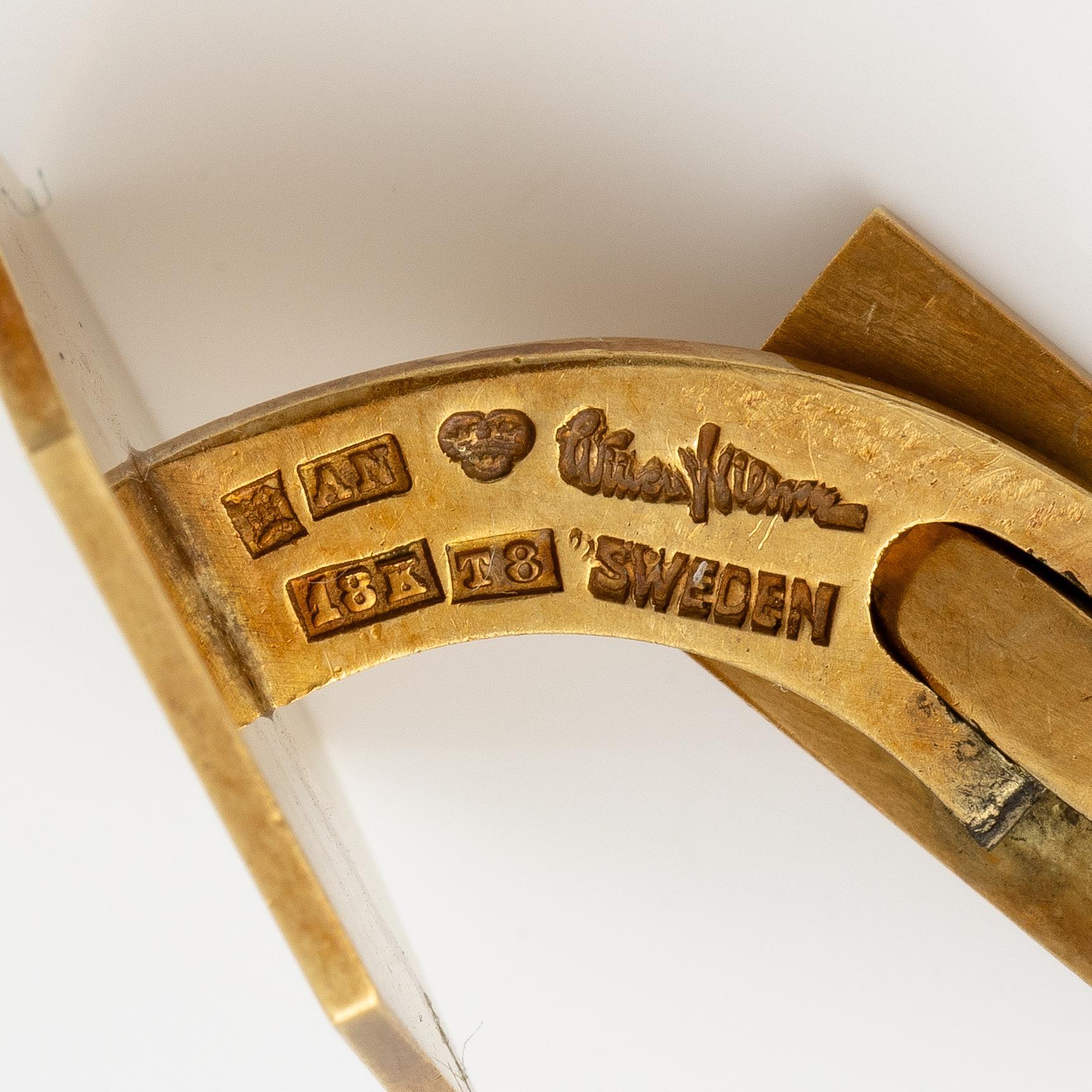 Wiwen Nilsson, a pair of cufflinks and a pair of shirt studs,  18K gold, Lund 1945.