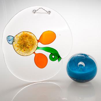 OIVA TOIKKA, KONSTGLAS / BREVPRESS, signerad och numrerad Oiva Toikka Nuutajärvi Notsjö 51/2000  och GLASDEKORATION.