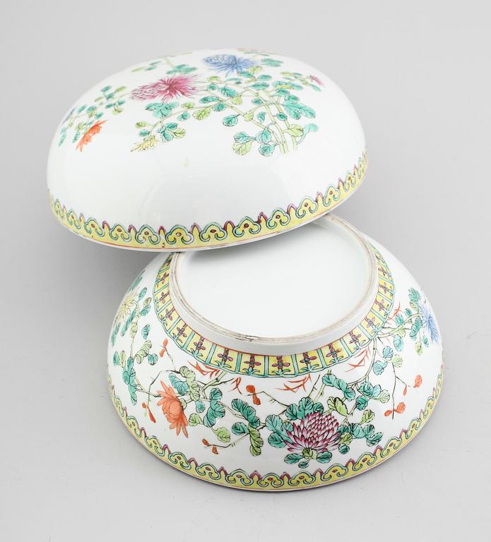 LOCKSKÅL, porslin, Kina, 1900-tal.