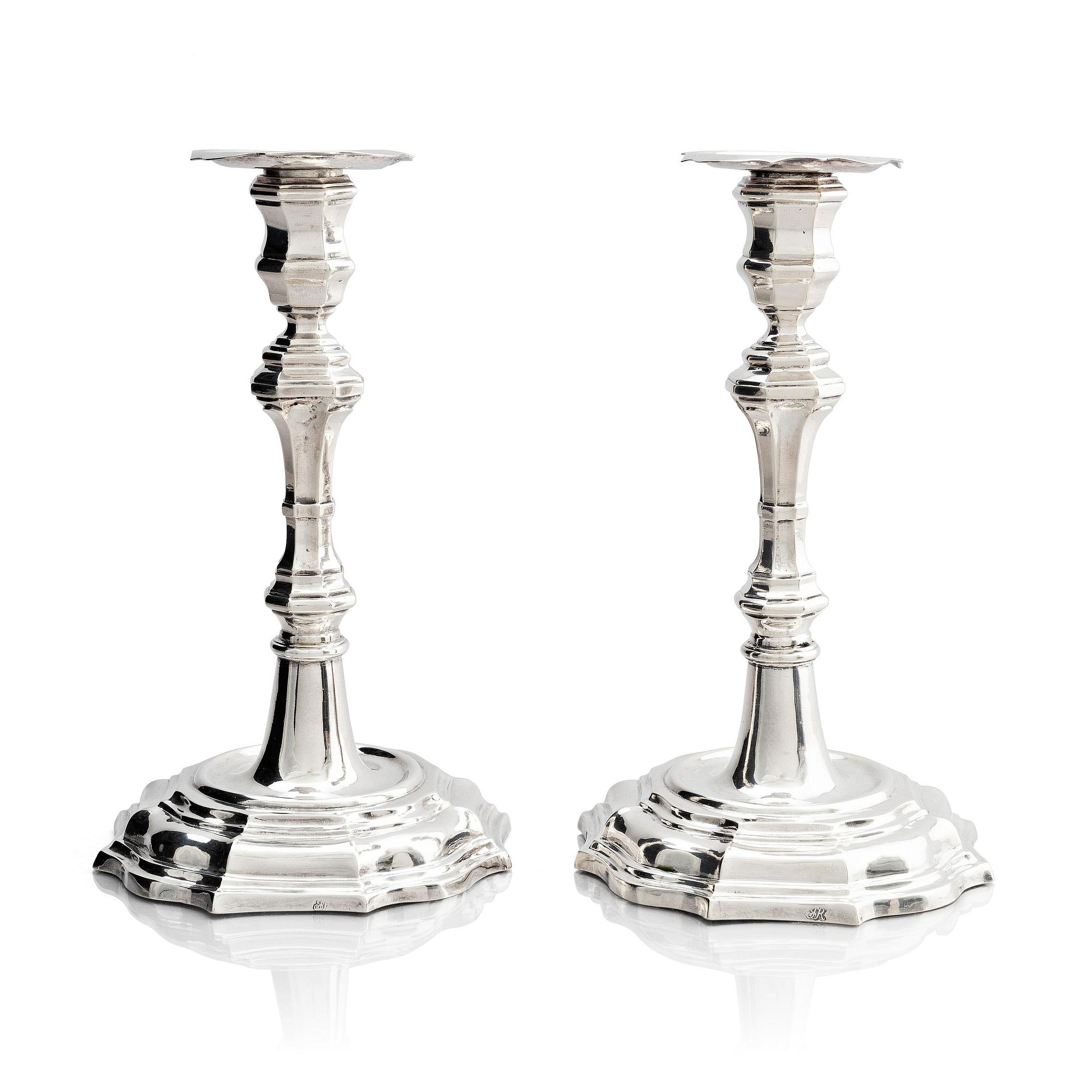 Jonas Thomasson Ronander, ljusstakar, ett par, silver, Stockholm 1754. Senbarock.