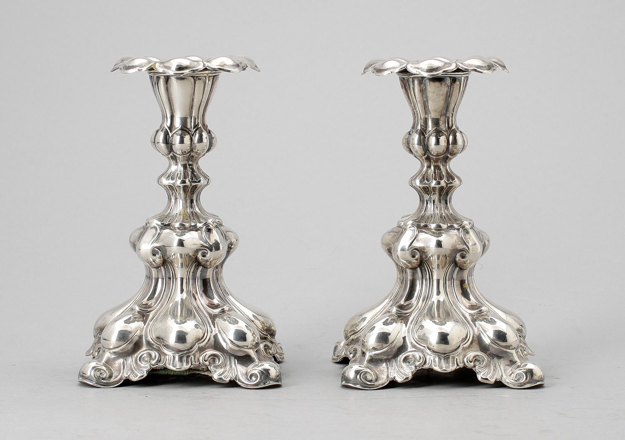 LJUSSTAKAR, ett par, silver, rokokostil, CG Hallberg, Stockholm 1933.