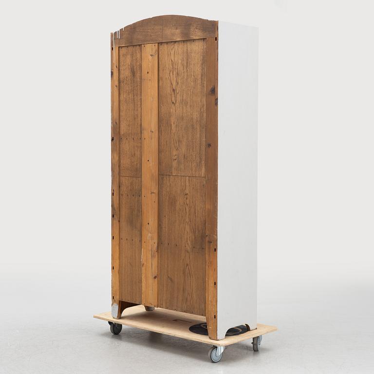 Klädskåp, jugend, 1900-talets början.