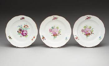 A matched set of eight Russian dinner plates, Imperial porcelianmanufactory, St Petersburg, 18th Century.