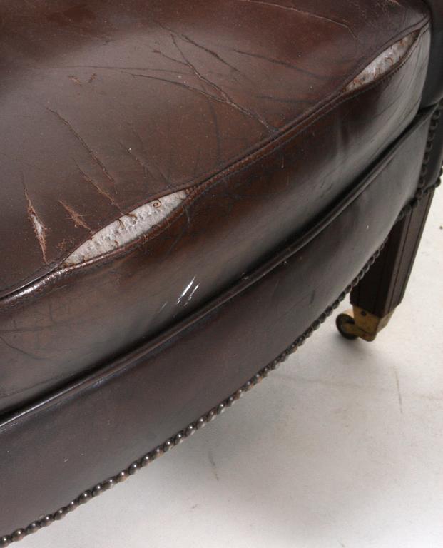 CLUBFÅTÖLJER, 2 st, 1900-tal.