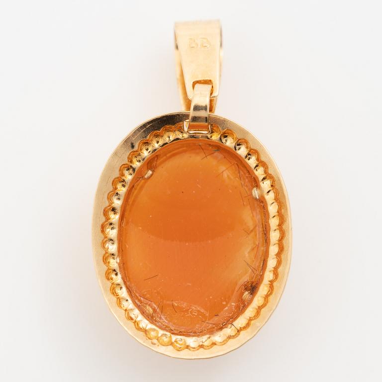 Brooch/pendant, 14K white gold and pendant in 18K gold, both with shell cameos, one with a small diamond.