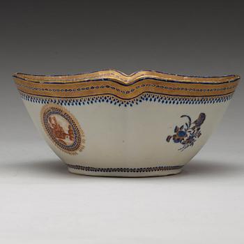 An enamelled export bowl, Qing dynasty, Jiaqing (1796-1820).