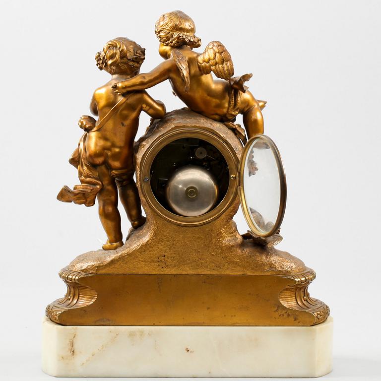 BORDSPENDYL, troligen Frankrike omkr 1900.