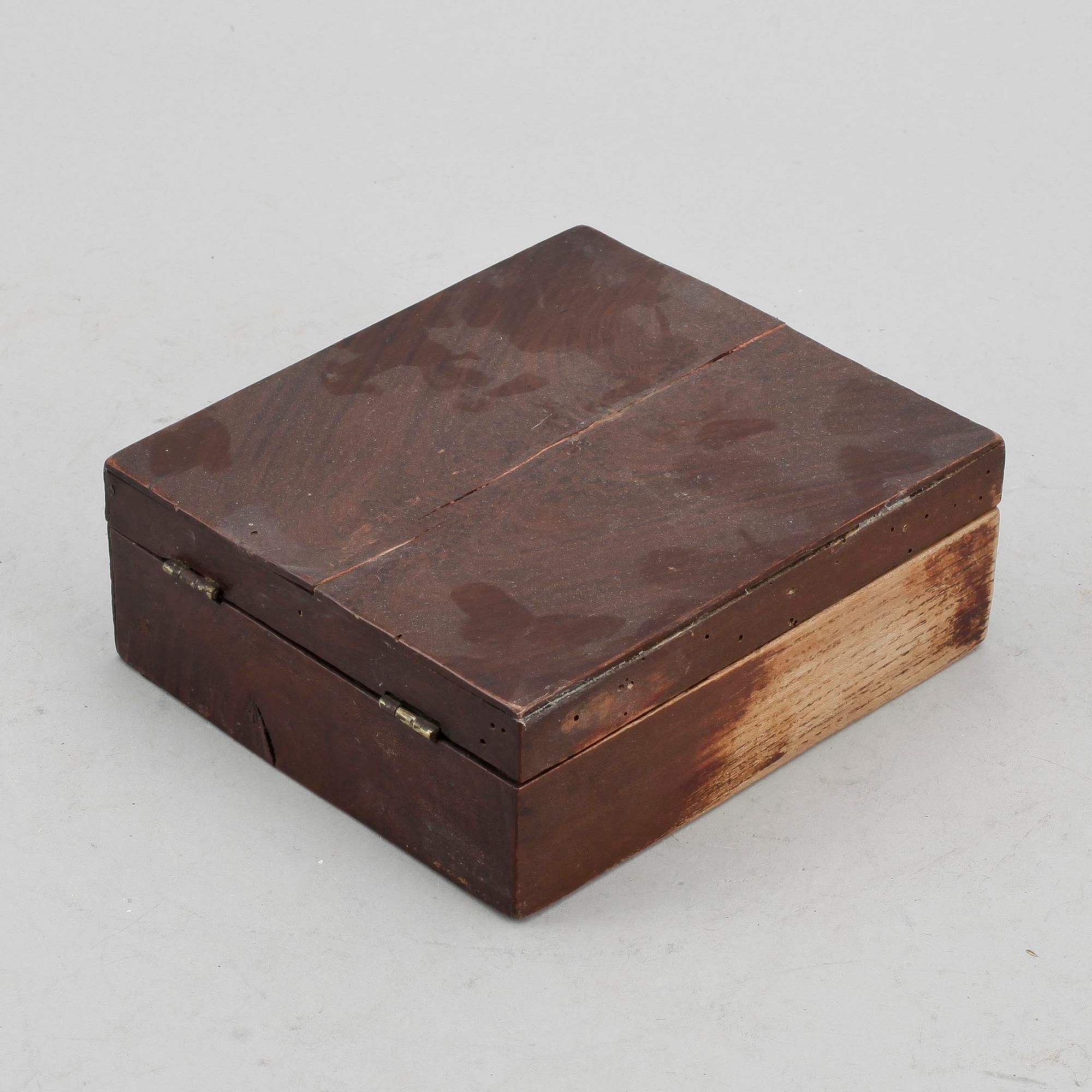 LÅDSPEGEL, sengustaviansk, 1800-tal.