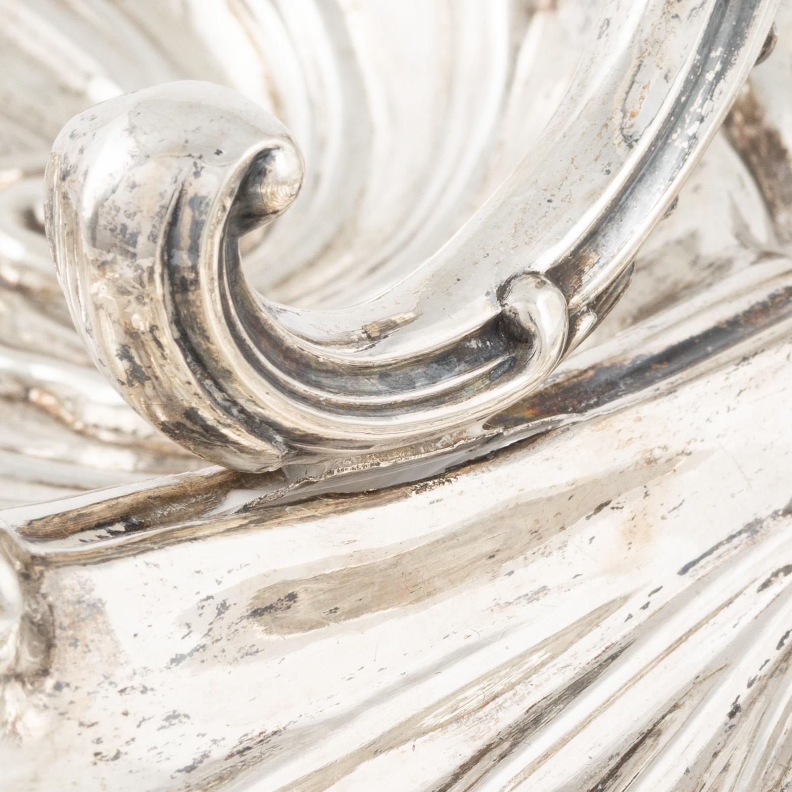 Gustaf Theodor Folcker, serveringsskål, silver, nyrokoko, Stockholm 1853.