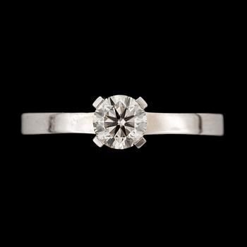 RING, 14k vitguld, med briljantslipad diamant ca0,60ct. Certifikat medföljer. 2000-tal. Vikt ca3,4g.