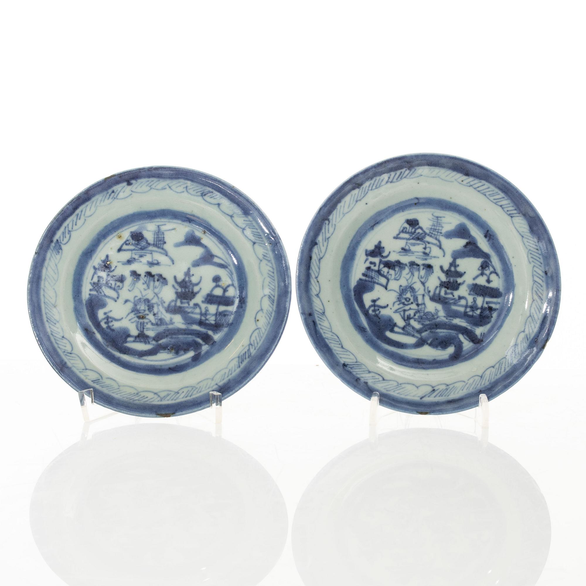 A set of thirteen Chinese blue and white porcelain dishes, Qing dynasty, 19th century.