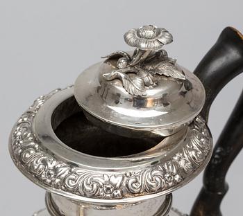 KAFFEKANNA, silver, Gustaf Theodor Folcker, 1844. Vikt ca 900 g.