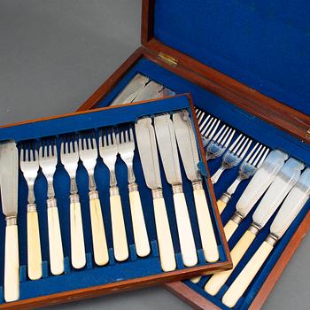 An English 19th/20th century silver-plated and bone 24 piece fish cutley.