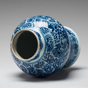 A blue and white jar, Qing dynasty, 18th Century.