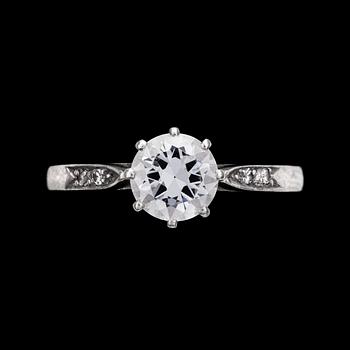 12. RING, brilliant cut diamond, old cut, app. 0.85 cts, with small diamonds at the sides, Stockholm, 1947.