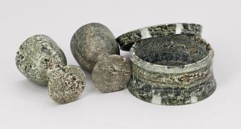 DOSA samt ÄGGKOPPAR, 2 st, kolmårdsmarmor, 1800/1900-tal.